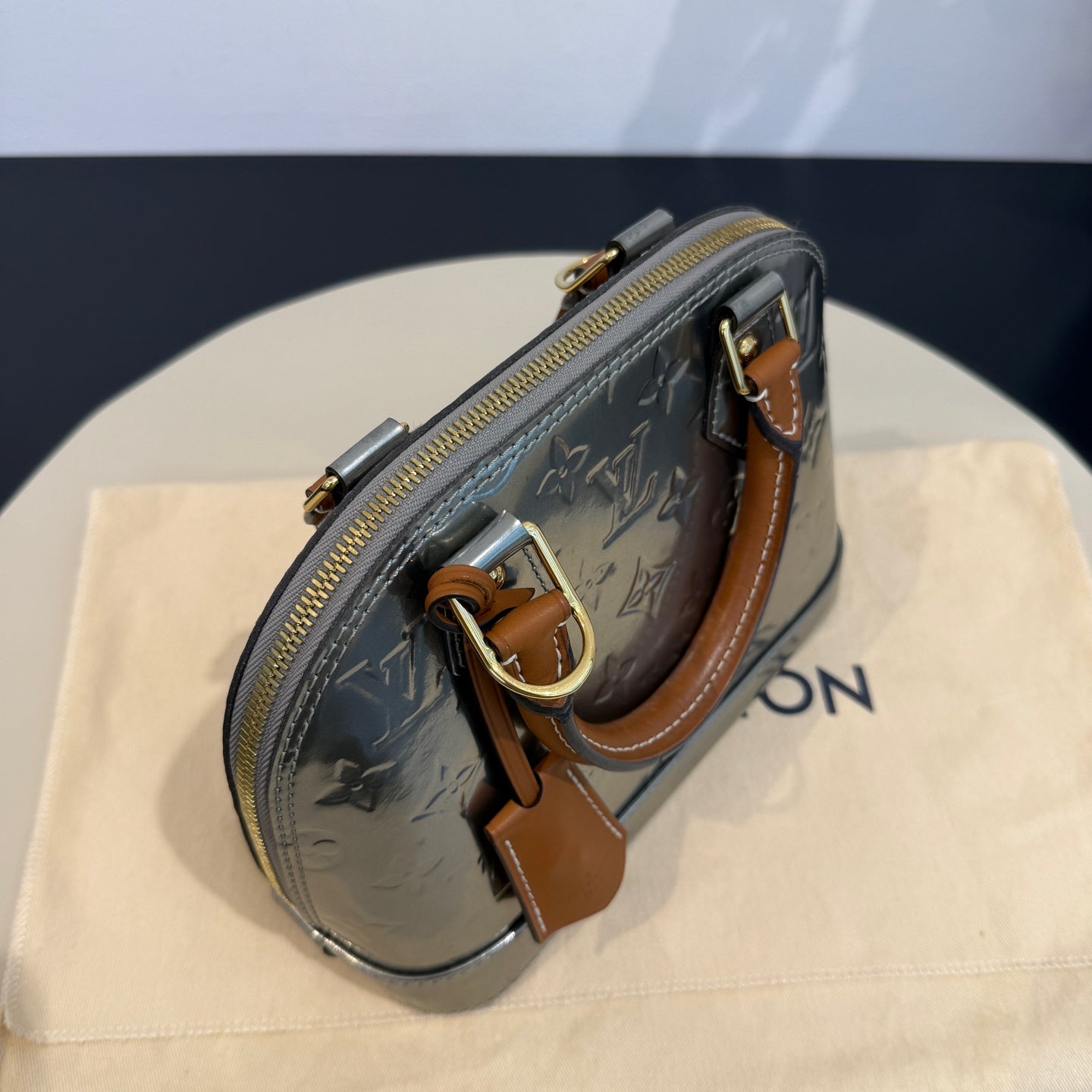 Louis Vuitton - Alma BB - Patent leather and Vachetta leather - Silver - (Mini)