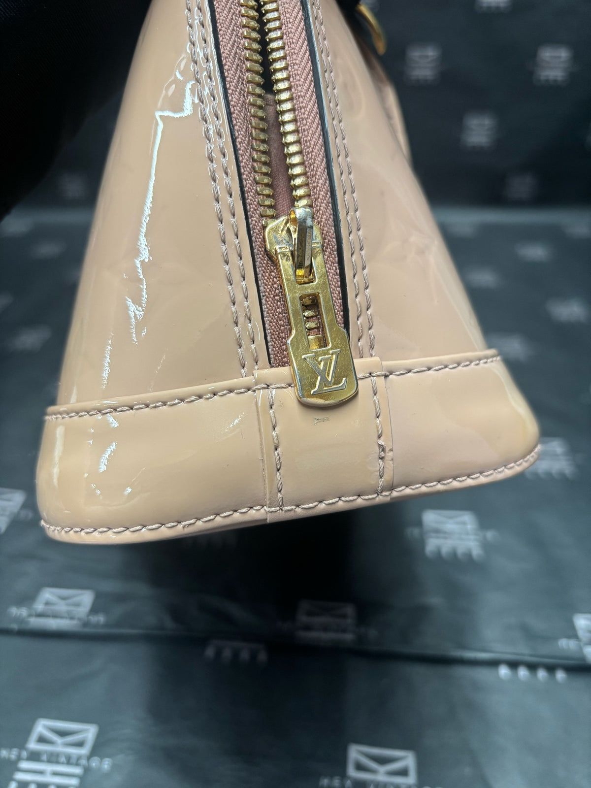 Louis Vuitton - Alma BB - Patent leather - Beige - (mini)