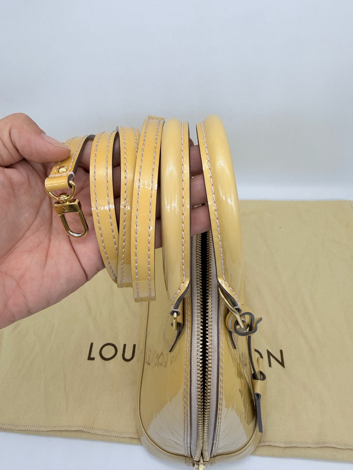 Louis Vuitton - Alma BB - Patent leather - Beige - (Small)