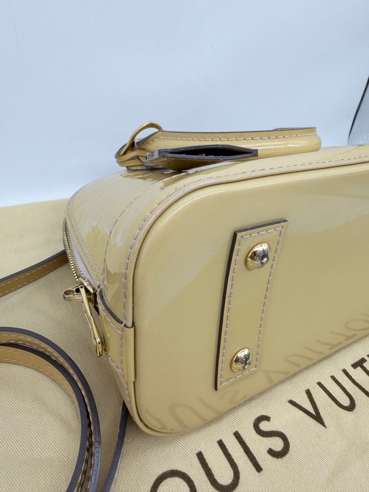 Louis Vuitton - Alma BB - Patent leather - Beige - (Small)