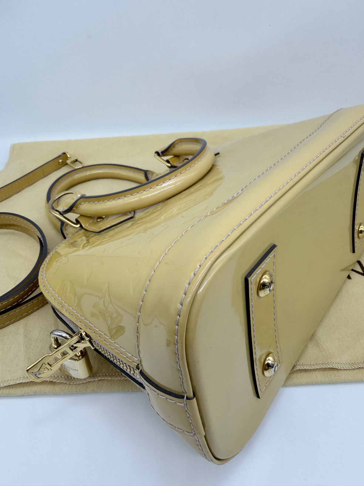 Louis Vuitton - Alma BB - Patent leather - Beige - (Small)