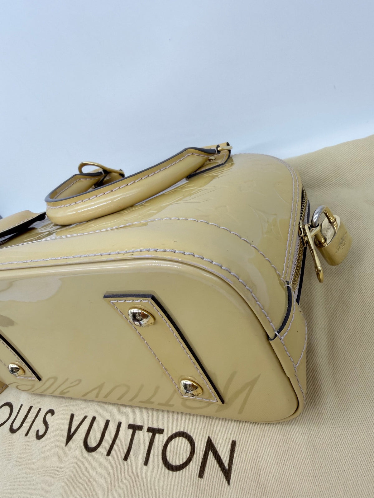 Louis Vuitton - Alma BB - Patent leather - Beige - (Small)