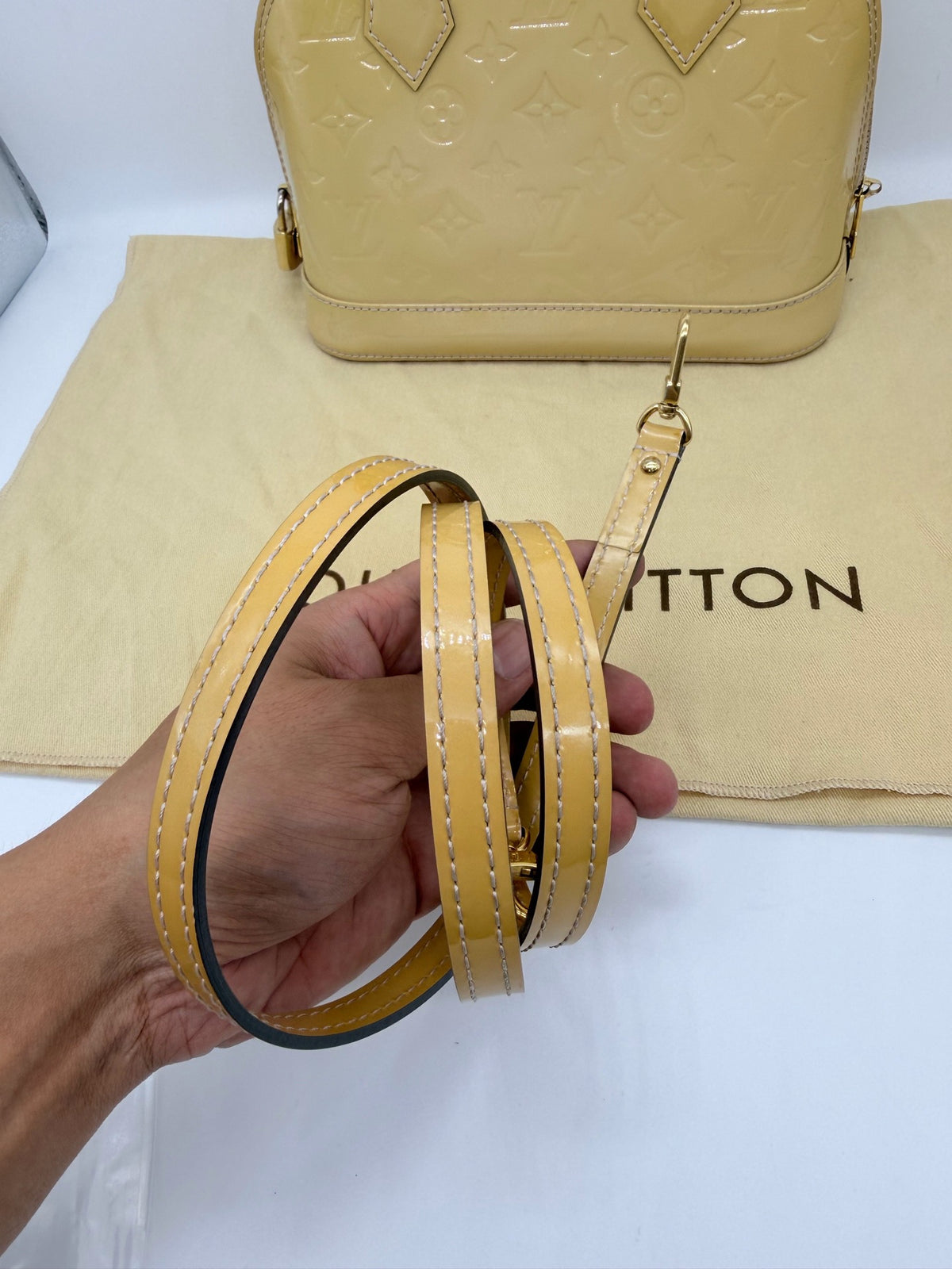 Louis Vuitton - Alma BB - Patent leather - Beige - (Small)