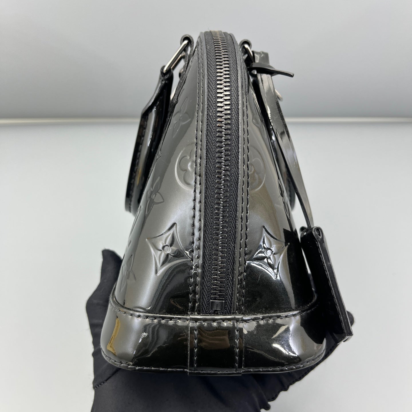 Louis Vuitton - Alma BB - Patent leather - Black - (mini)