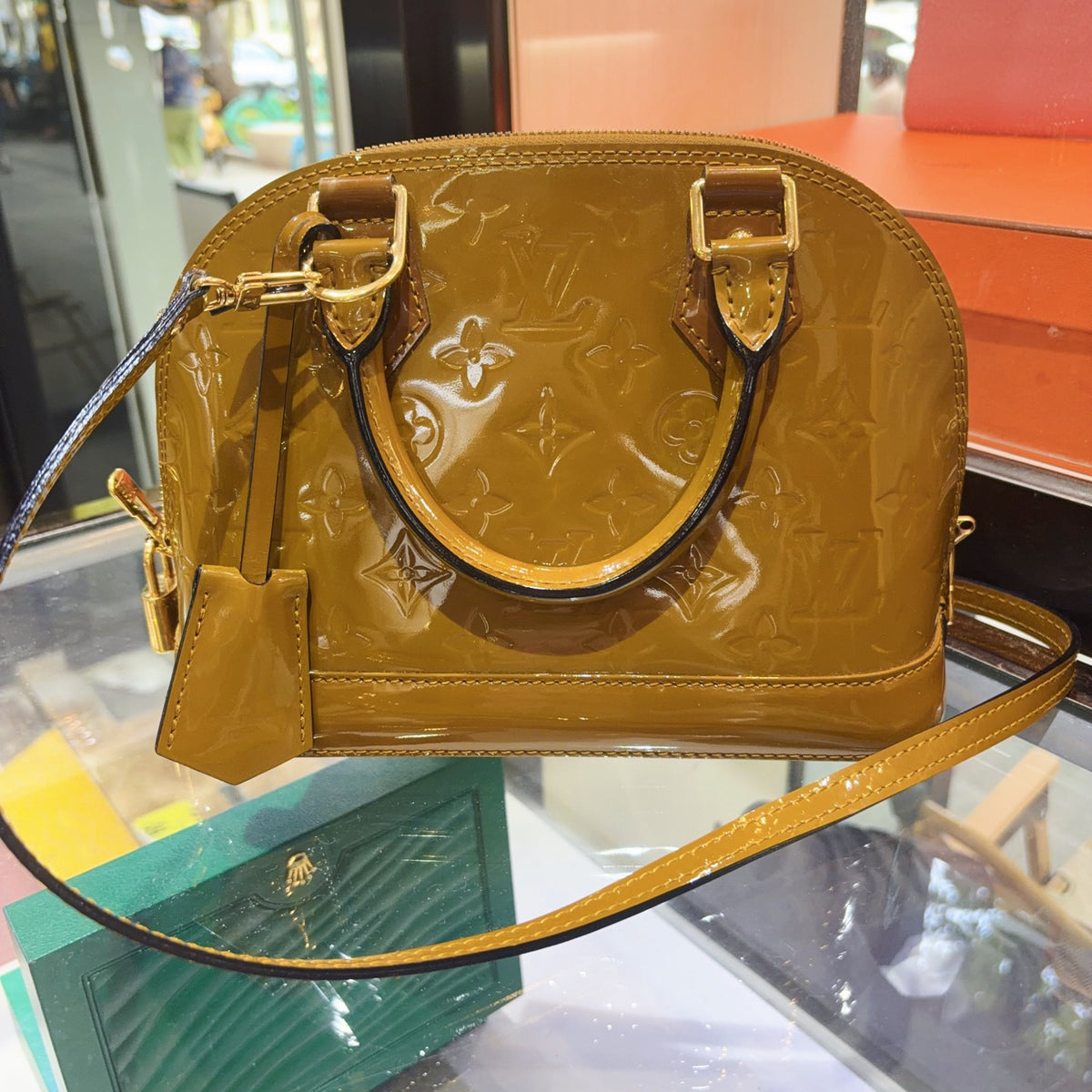 Louis Vuitton - Alma BB - Patent leather - Yellow - (mini)