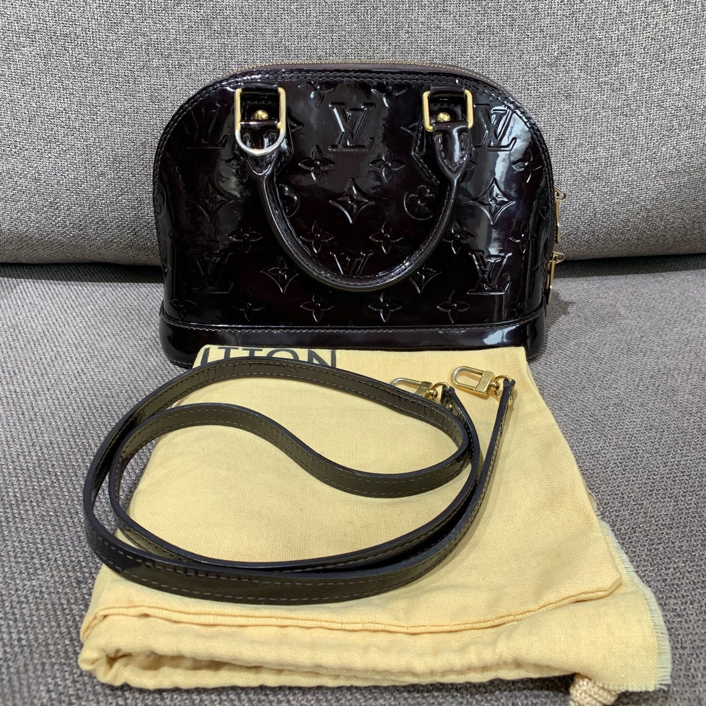Louis Vuitton - Alma BB Vernis - Patent leather - Black - (mini)