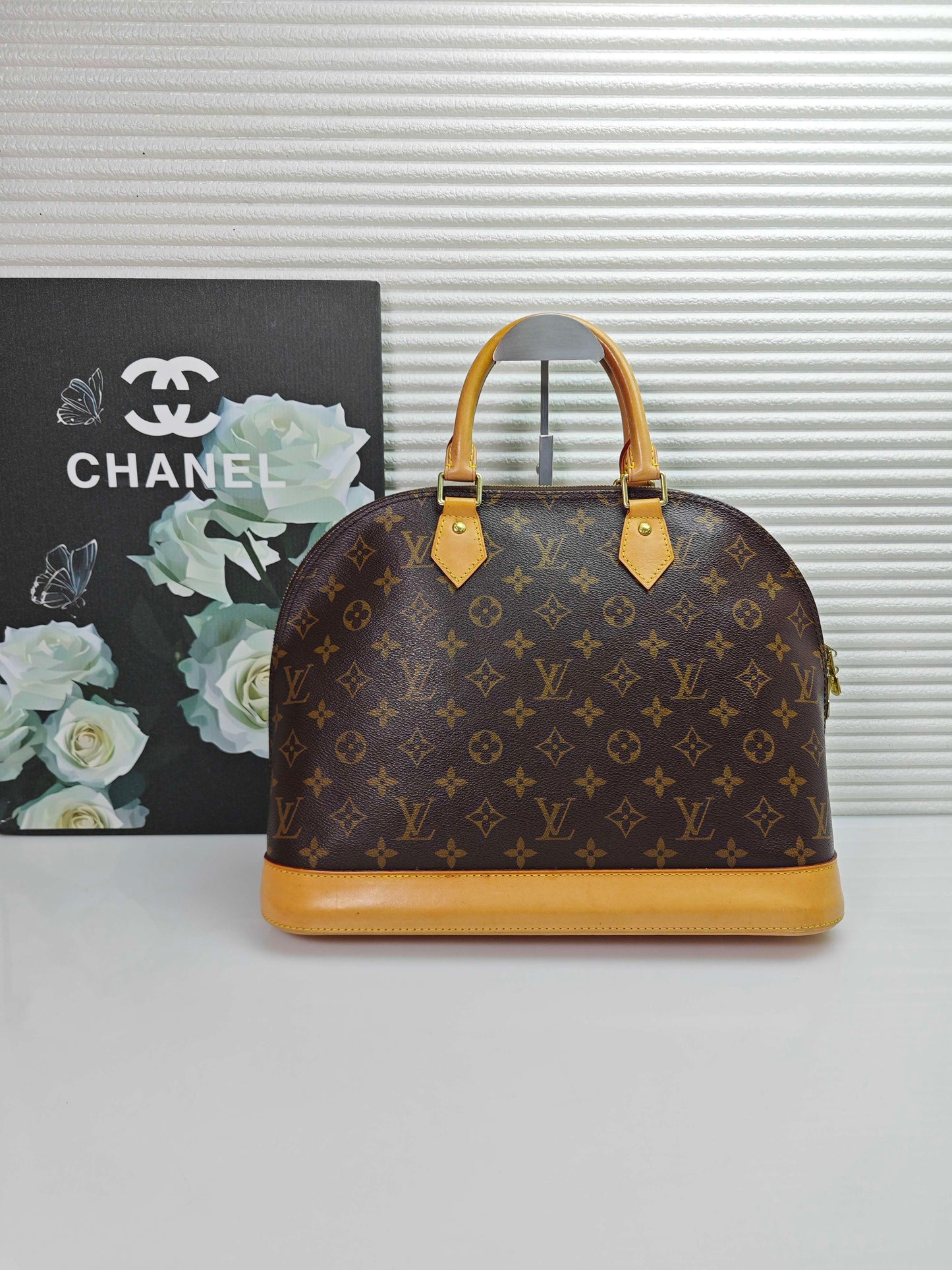 Louis Vuitton - Alma - Leather - Brown - (medium)