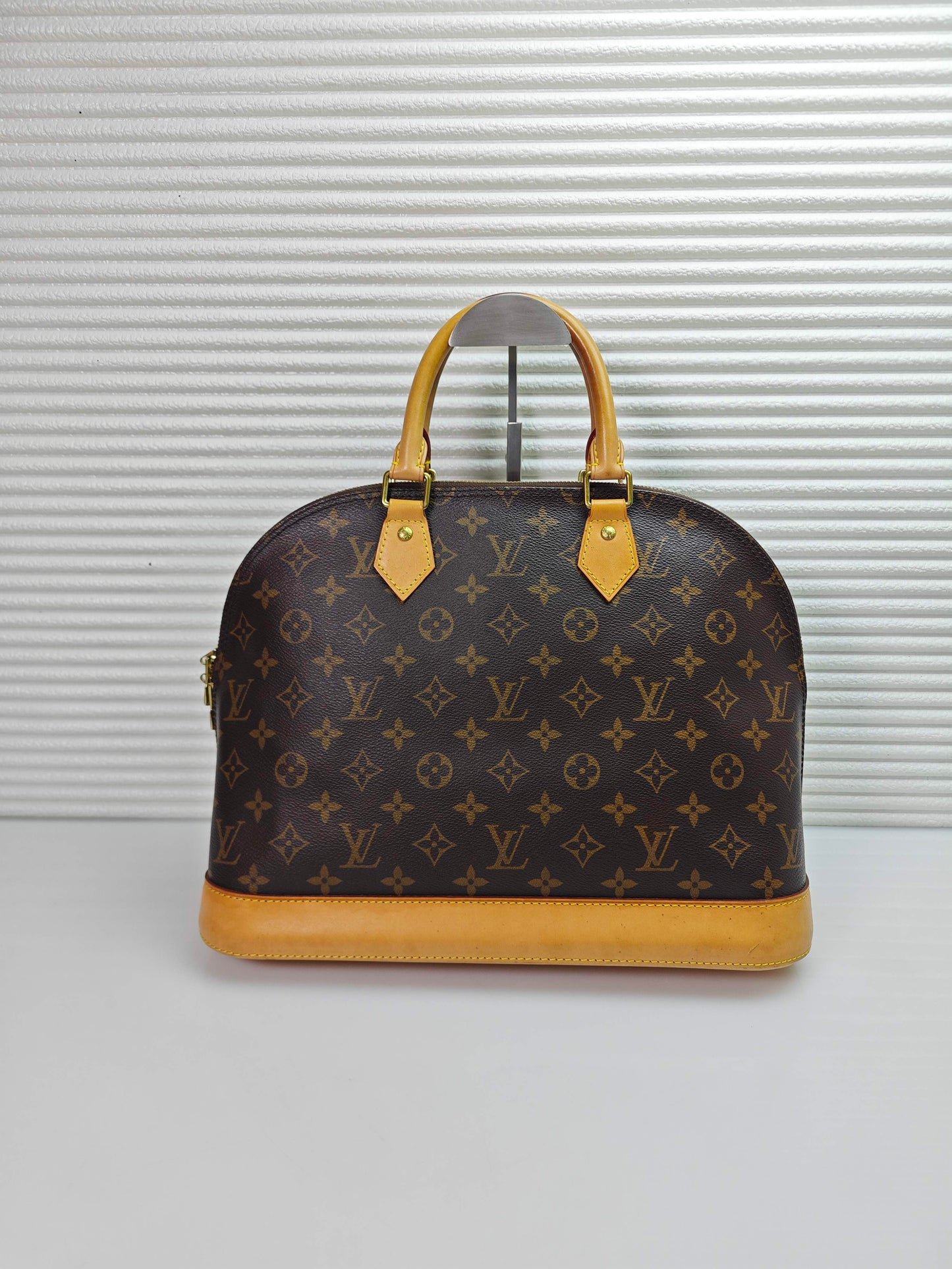 Louis Vuitton - Alma - Leather - Brown - (medium)