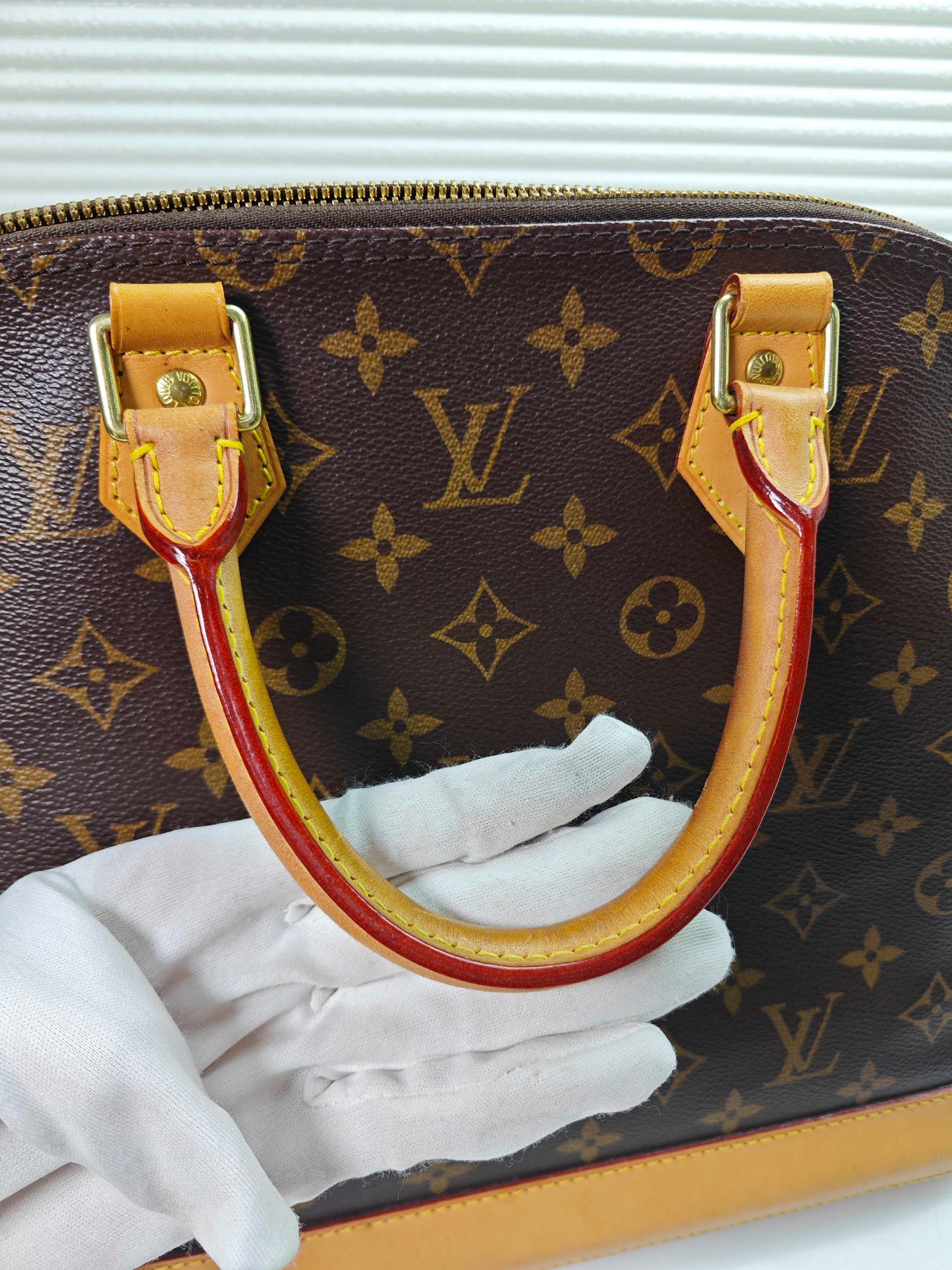 Louis Vuitton - Alma - Leather - Brown - (medium)