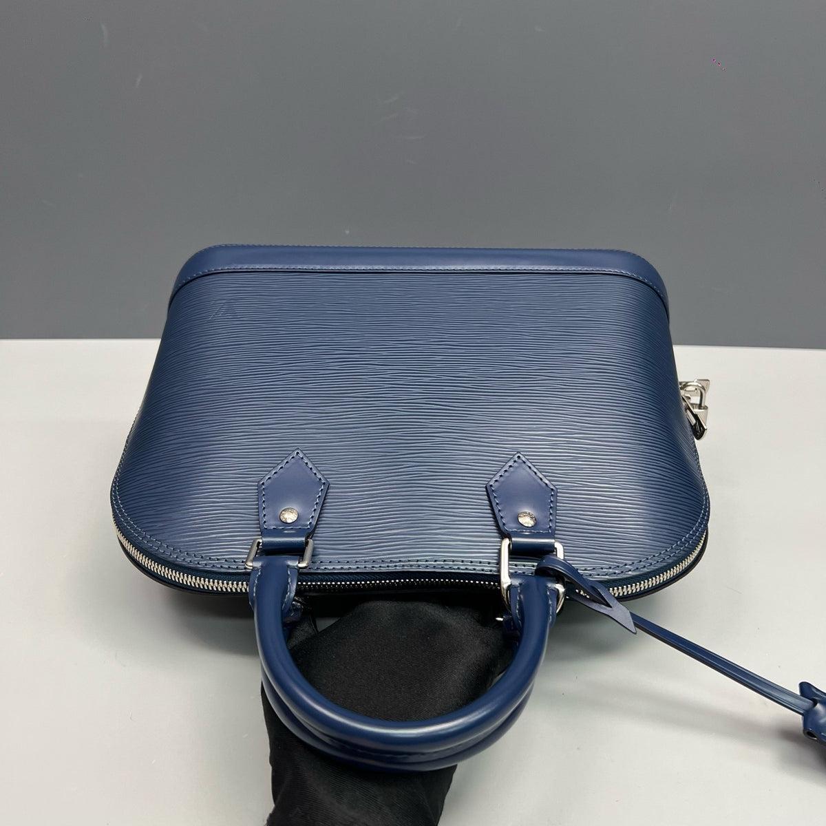Louis Vuitton - Alma - Leather - Navy - (medium)