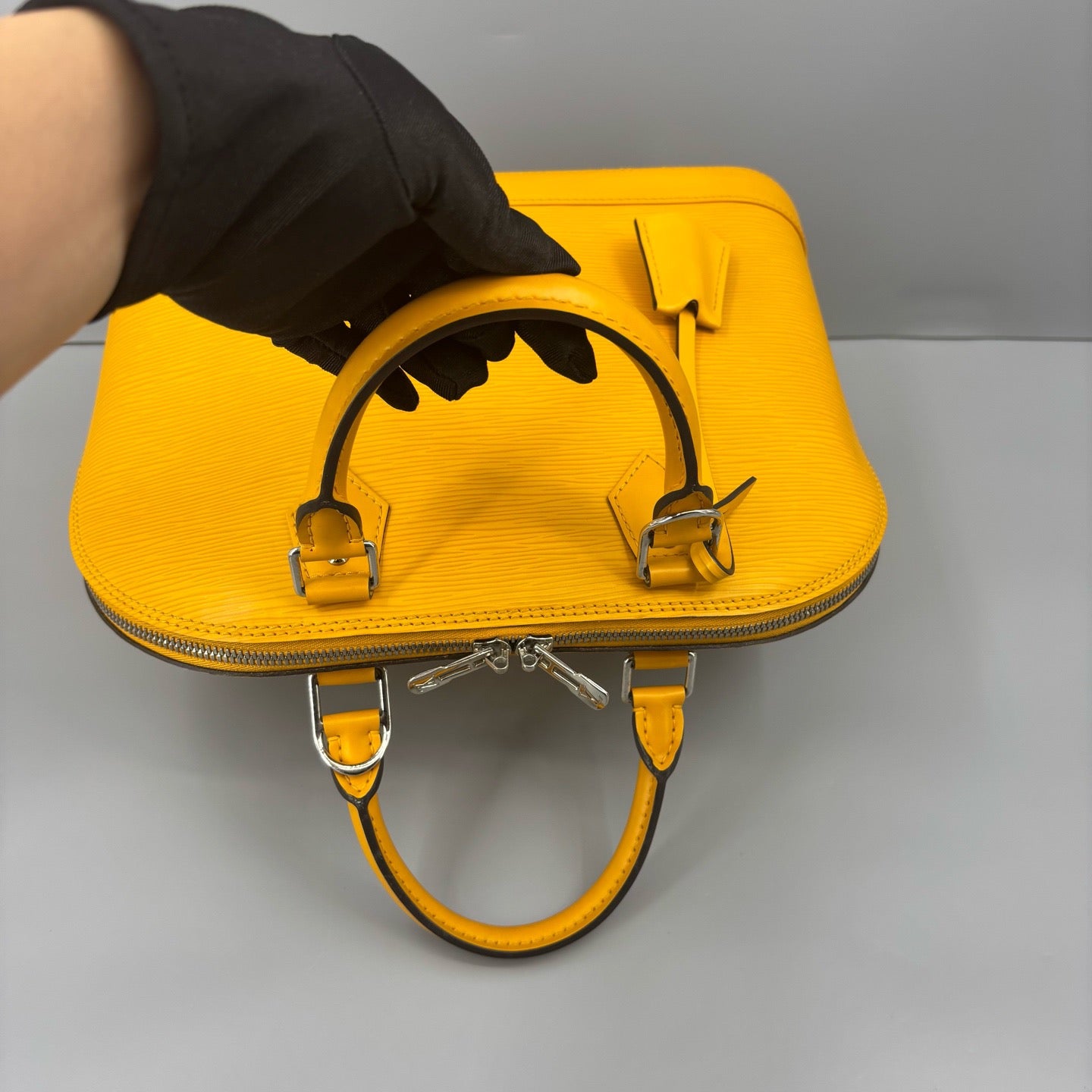 Louis Vuitton - Alma - Leather - Yellow - (medium)