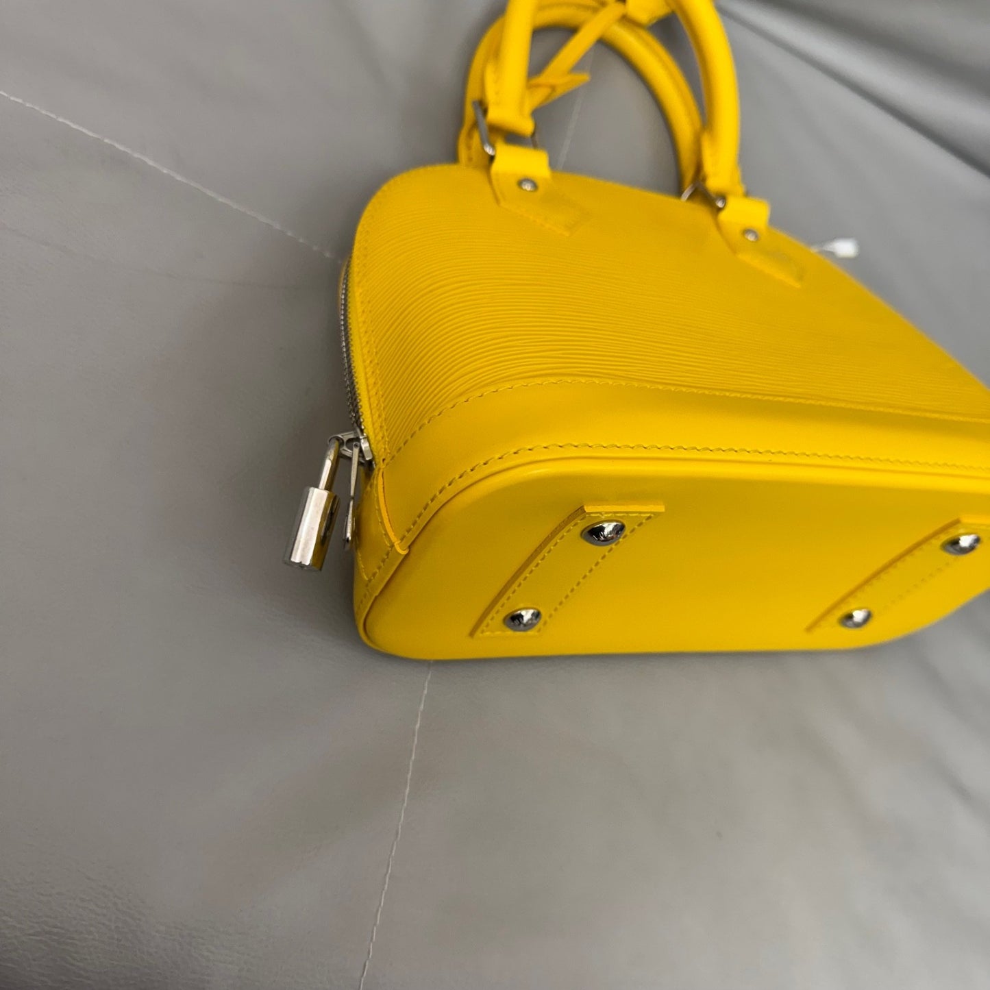 Louis Vuitton - Alma - Leather - Yellow - (small)