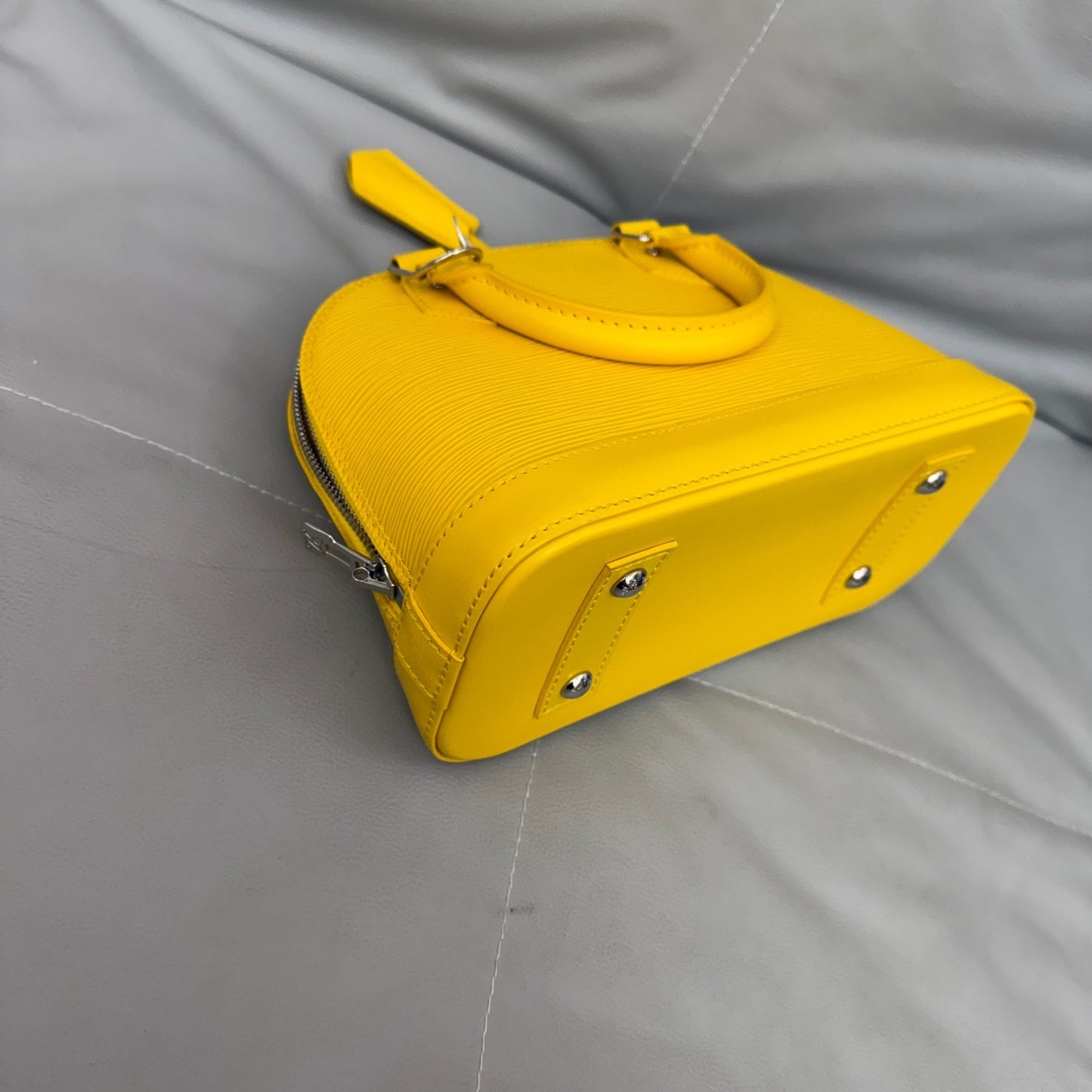 Louis Vuitton - Alma - Leather - Yellow - (small)