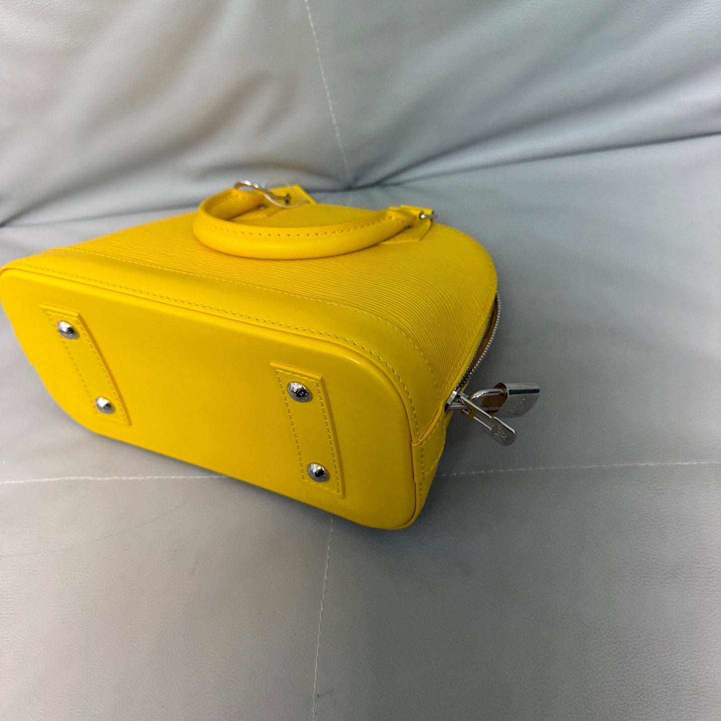 Louis Vuitton - Alma - Leather - Yellow - (small)