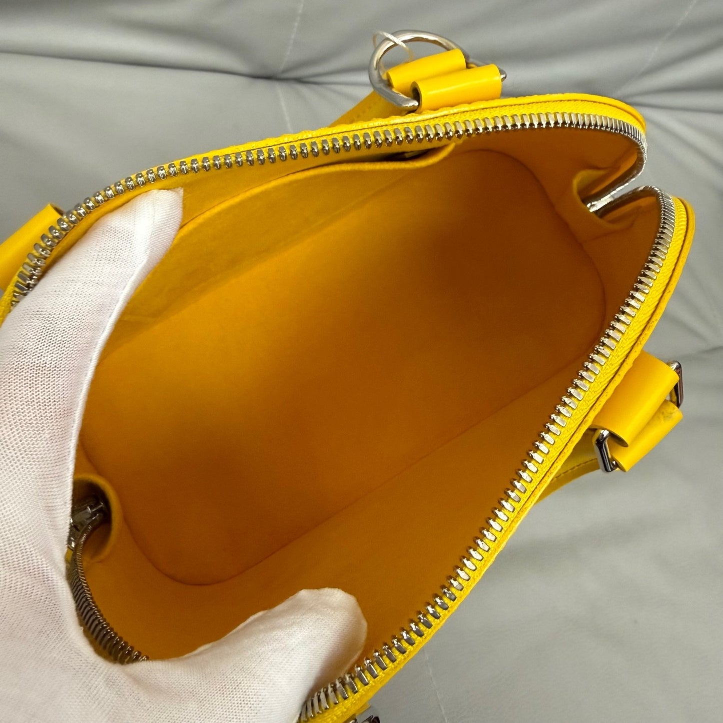 Louis Vuitton - Alma - Leather - Yellow - (small)