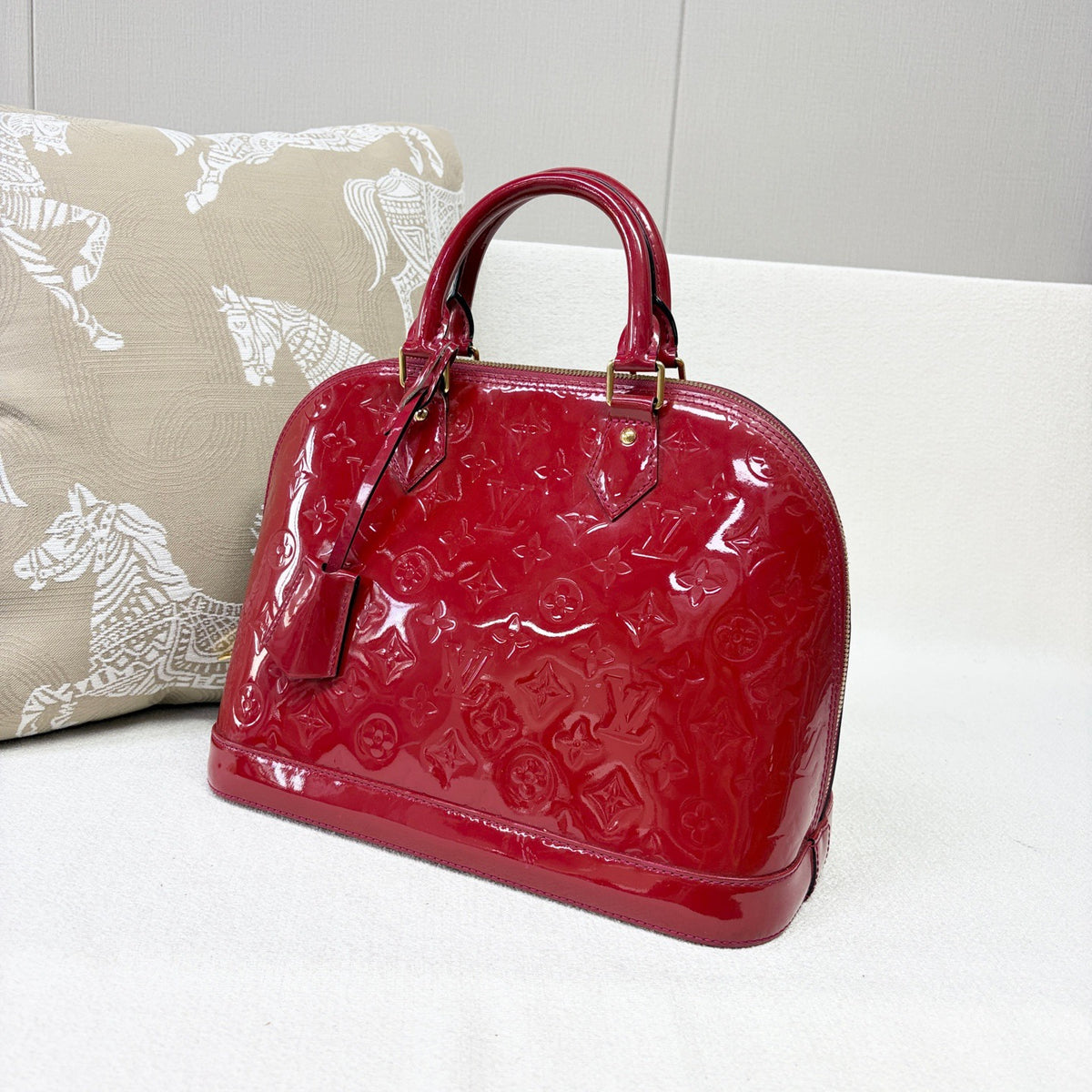 Louis Vuitton - Alma Medium - Patent leather - Red - (medium)