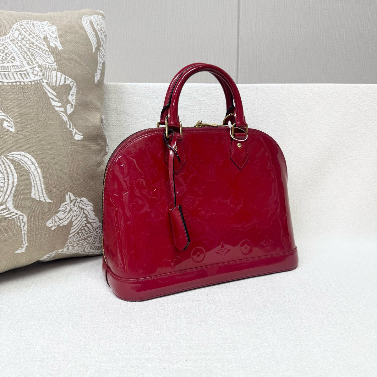 Louis Vuitton - Alma Medium - Patent leather - Red - (medium)