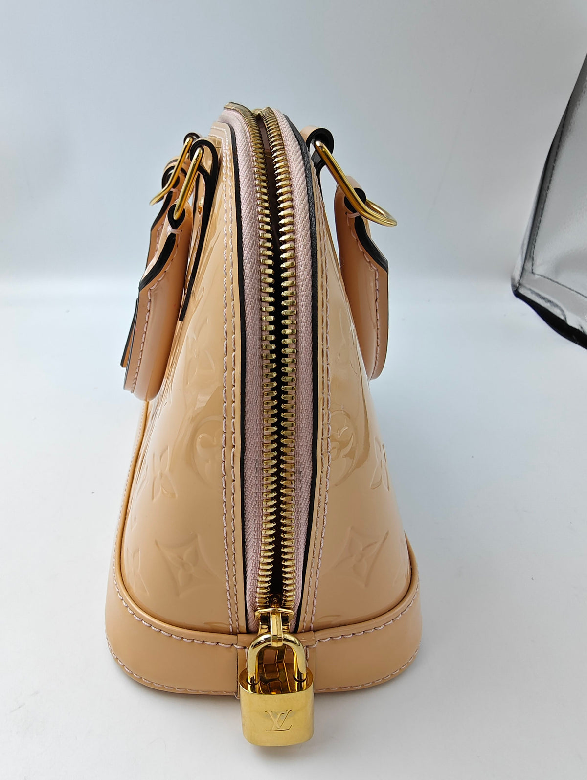 Louis Vuitton - Alma - Patent leather - Beige