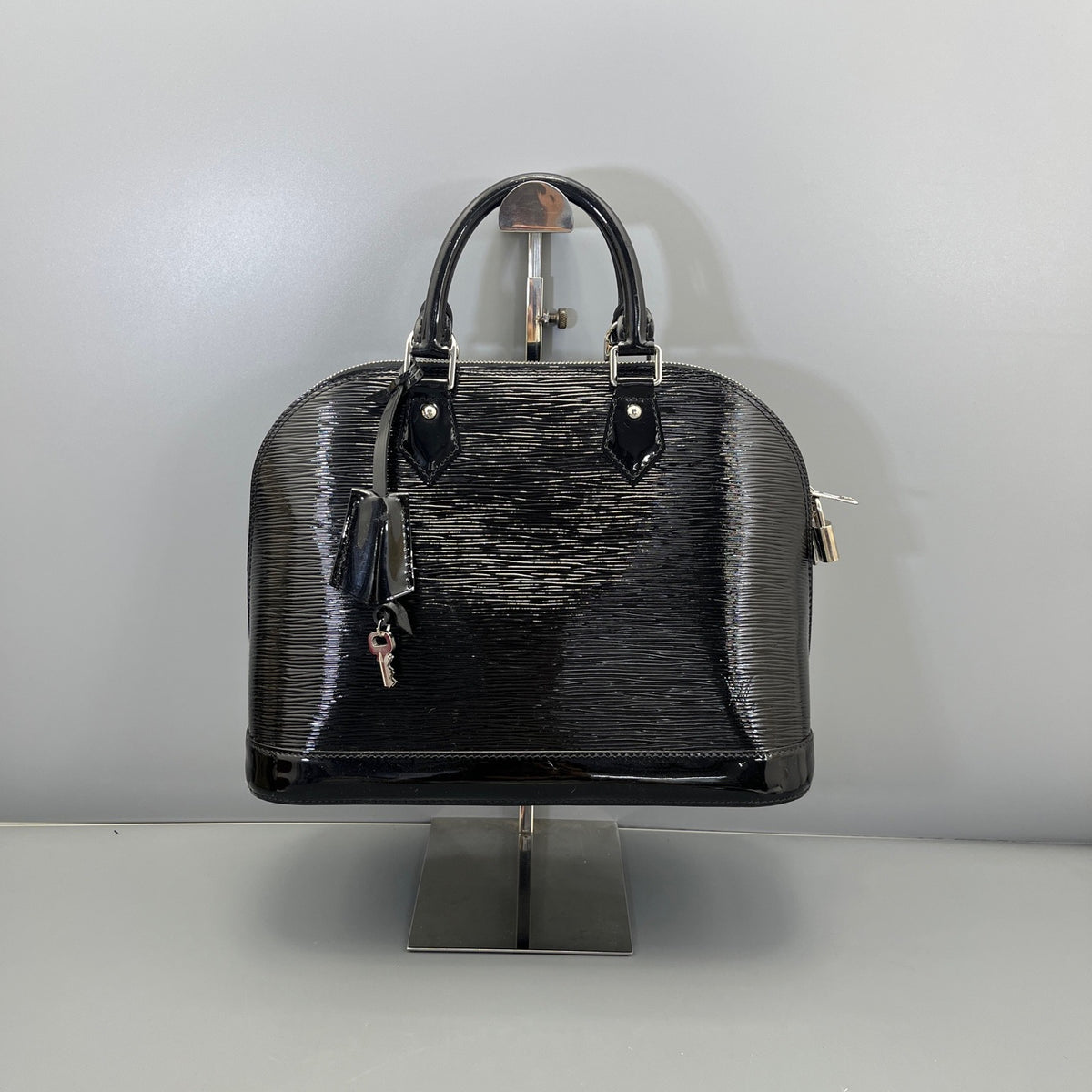 Louis Vuitton - Alma - Patent leather - Black - (medium)