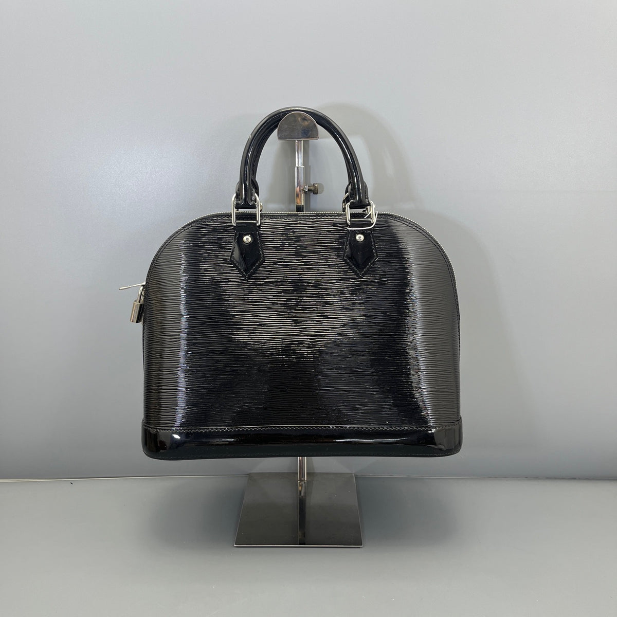 Louis Vuitton - Alma - Patent leather - Black - (medium)