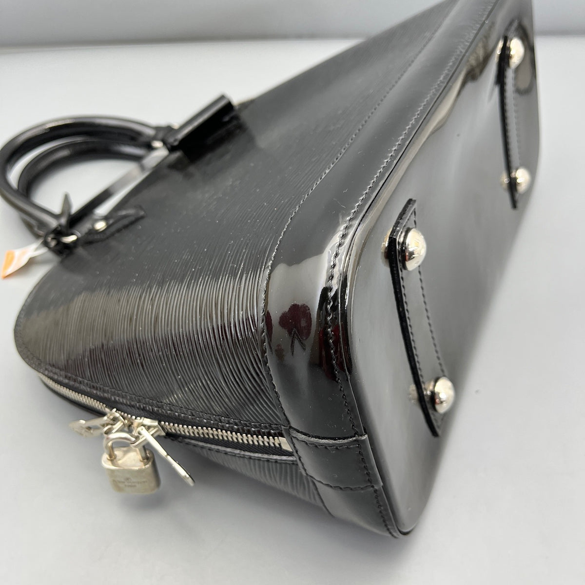 Louis Vuitton - Alma - Patent leather - Black - (medium)