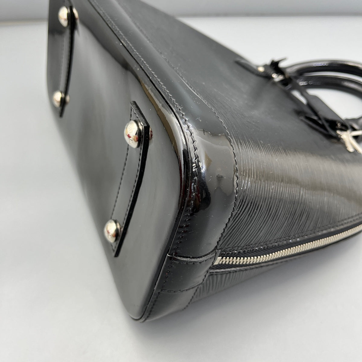 Louis Vuitton - Alma - Patent leather - Black - (medium)
