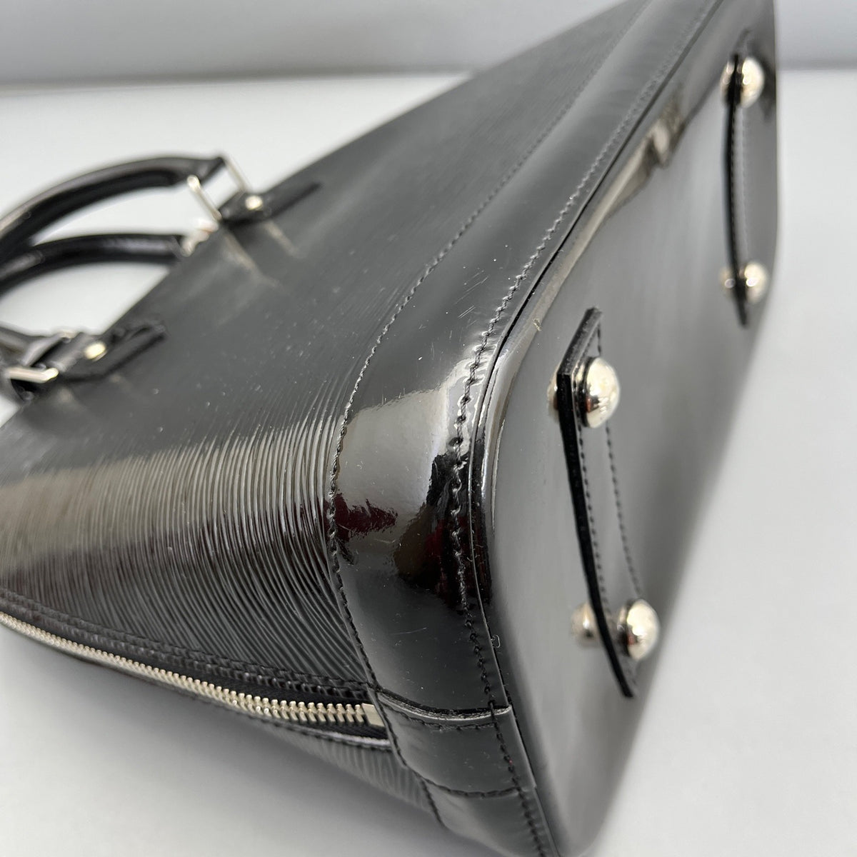 Louis Vuitton - Alma - Patent leather - Black - (medium)