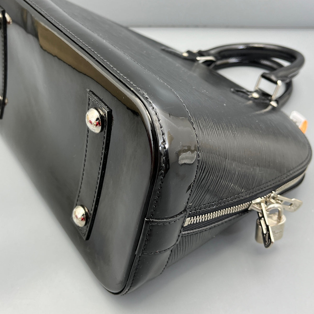 Louis Vuitton - Alma - Patent leather - Black - (medium)