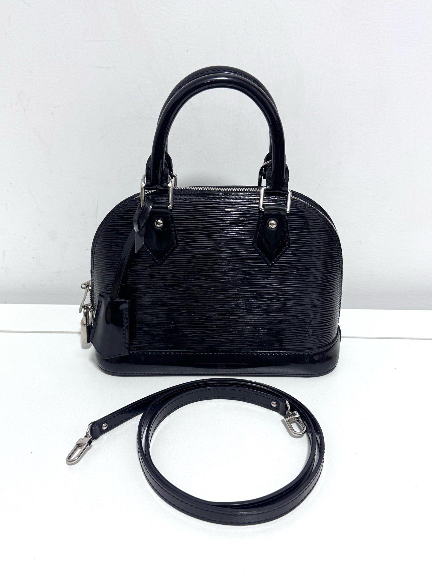Louis Vuitton - Alma - Patent leather - Black - (PM)