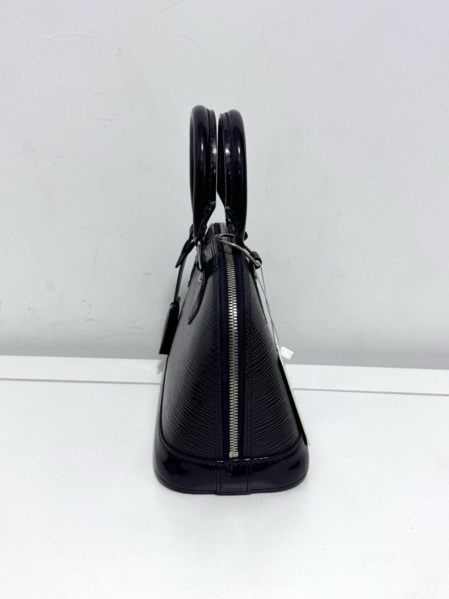 Louis Vuitton - Alma - Patent leather - Black - (PM)
