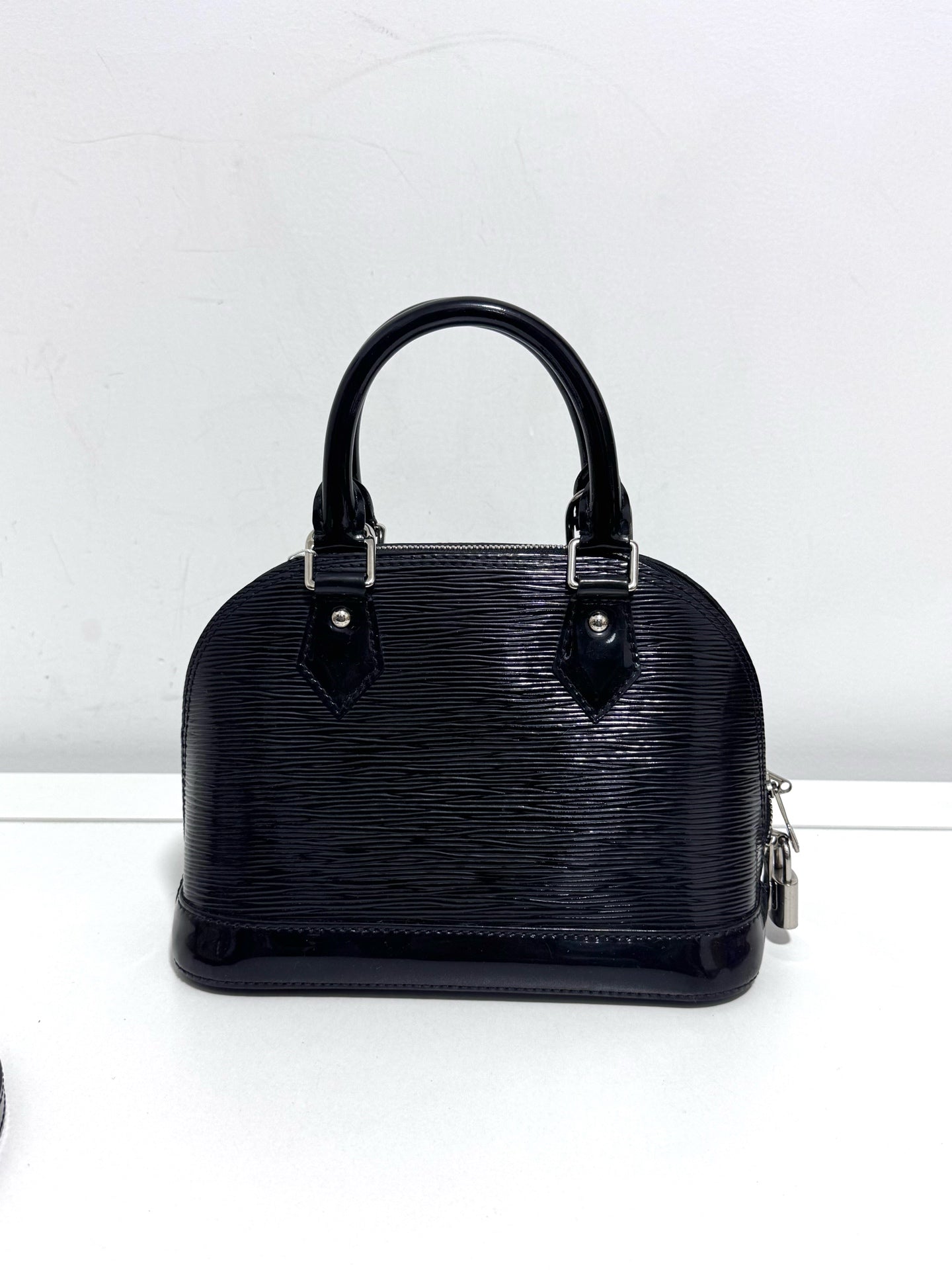 Louis Vuitton - Alma - Patent leather - Black - (PM)