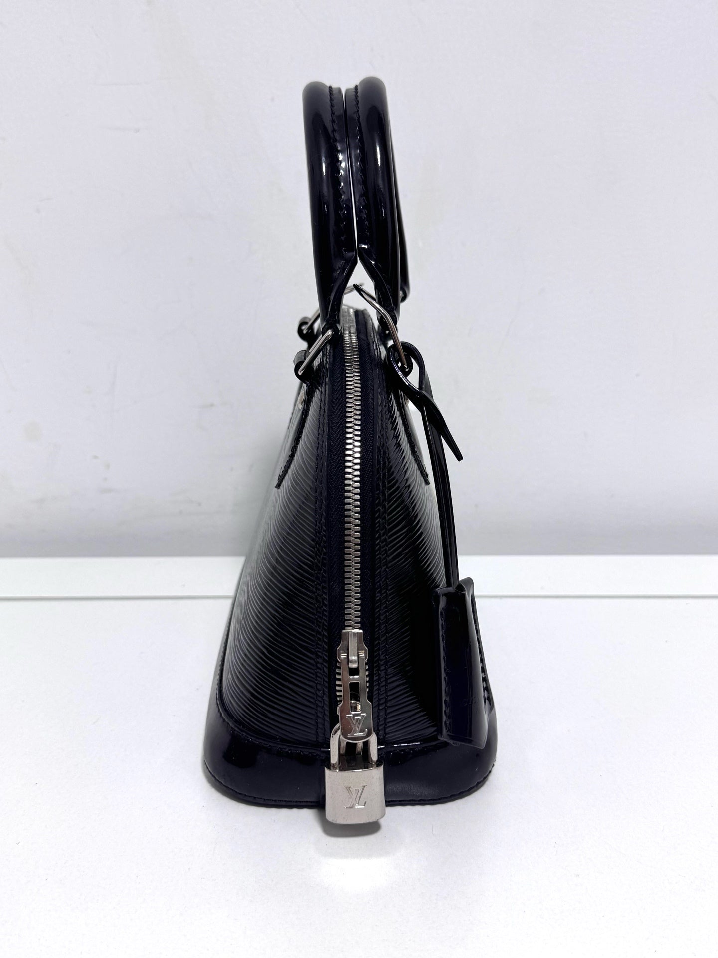 Louis Vuitton - Alma - Patent leather - Black - (PM)