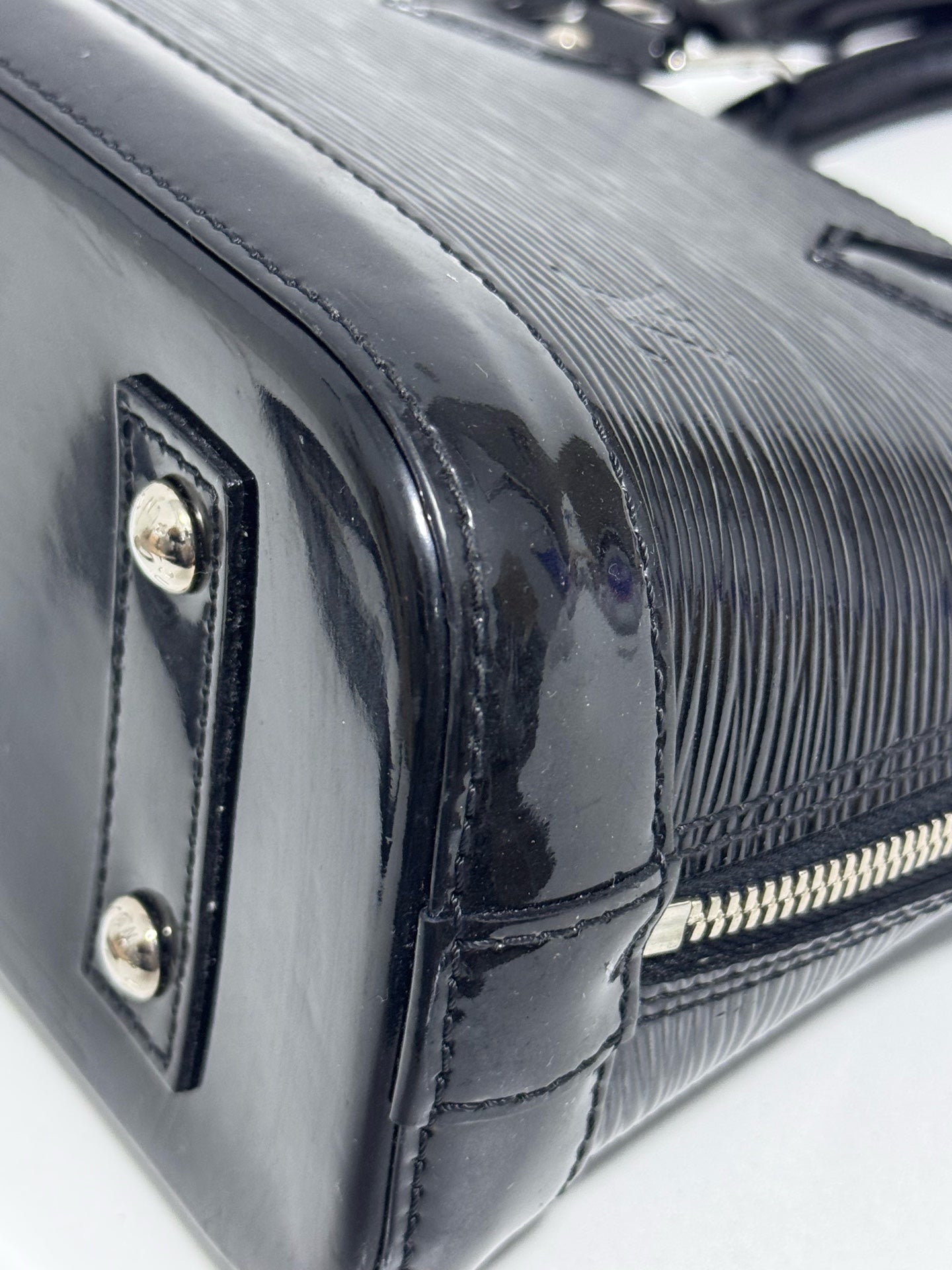 Louis Vuitton - Alma - Patent leather - Black - (PM)