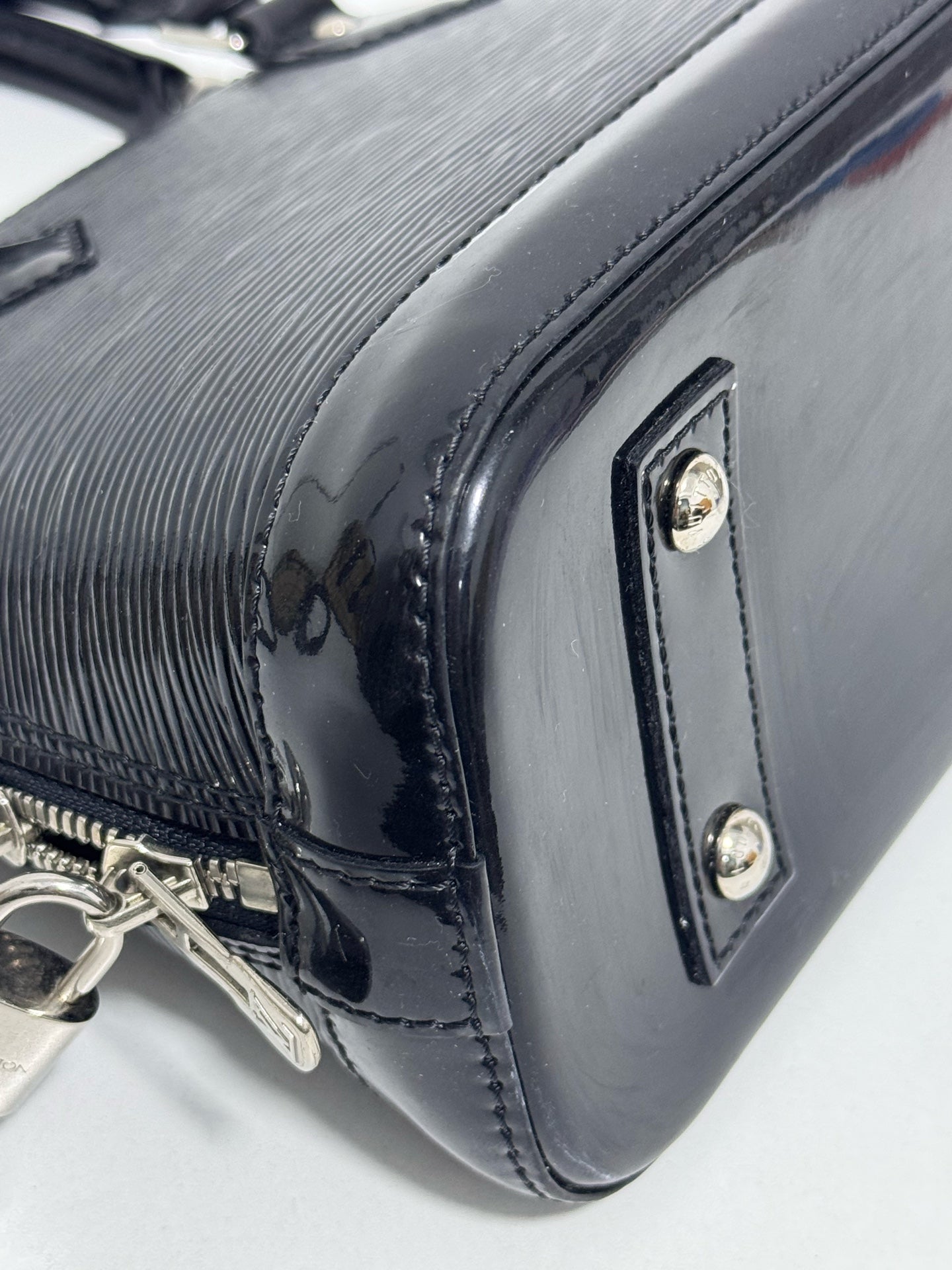 Louis Vuitton - Alma - Patent leather - Black - (PM)