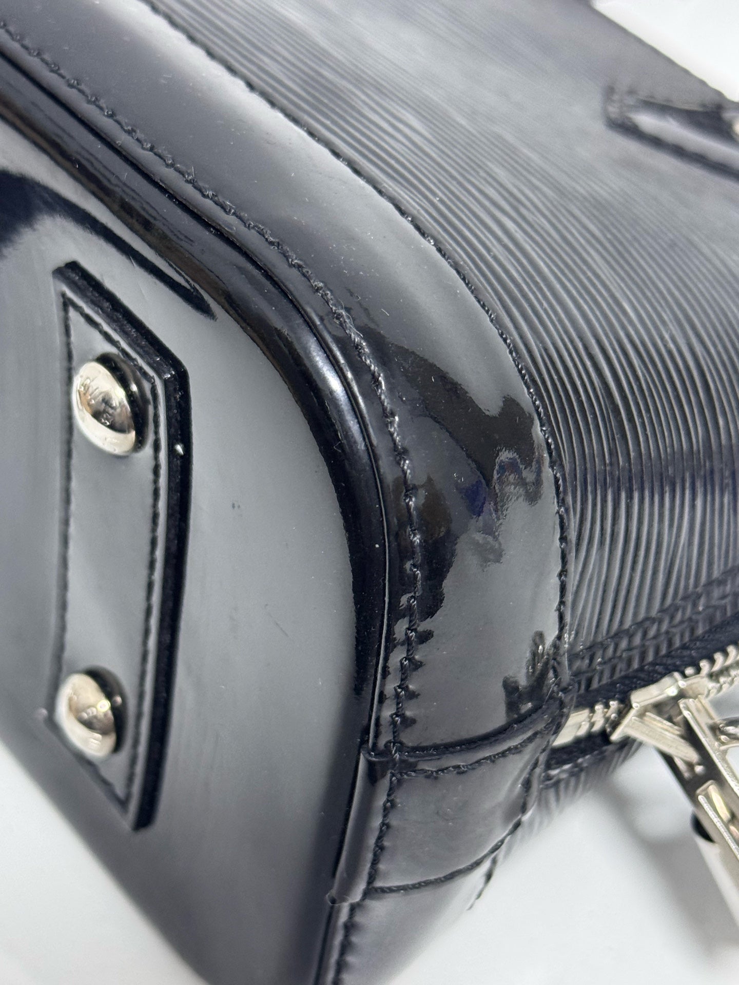 Louis Vuitton - Alma - Patent leather - Black - (PM)