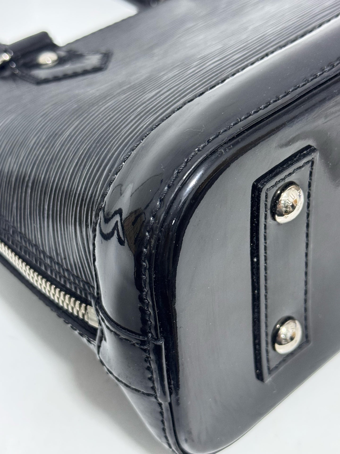 Louis Vuitton - Alma - Patent leather - Black - (PM)