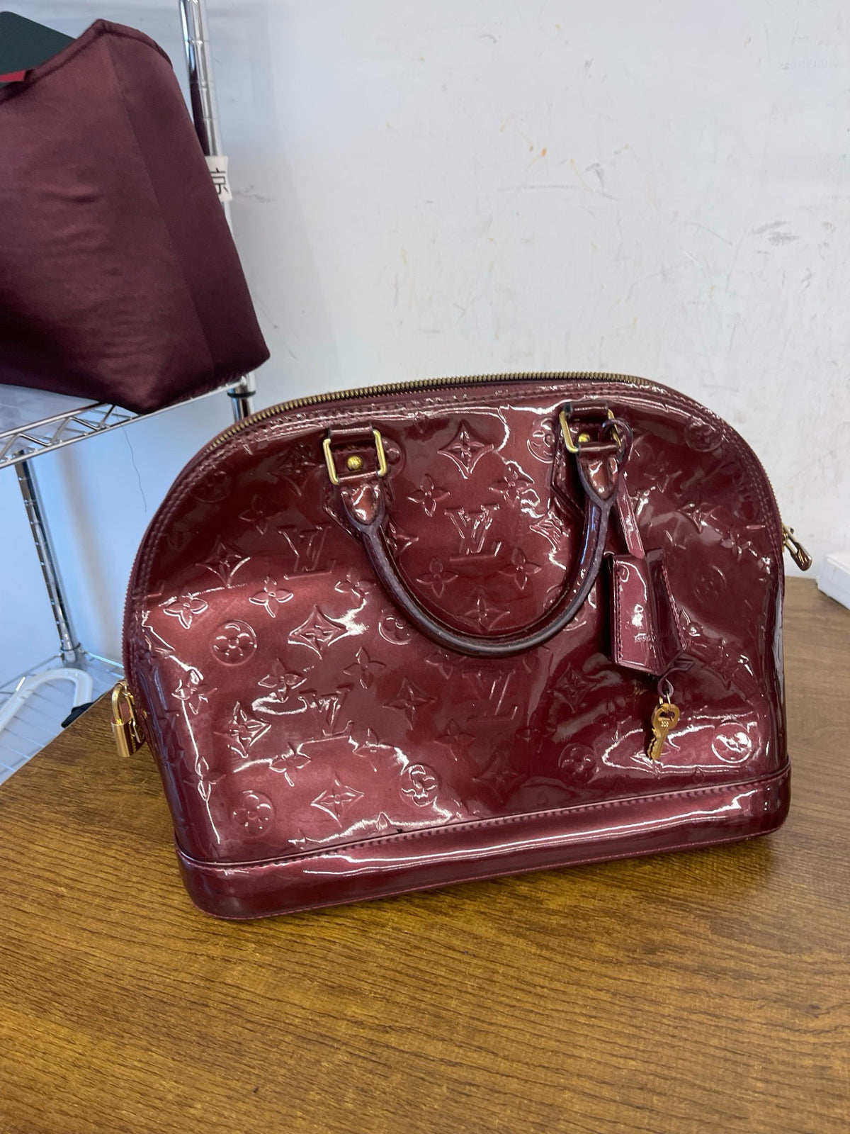 Louis Vuitton - Alma - Patent leather - Burgundy