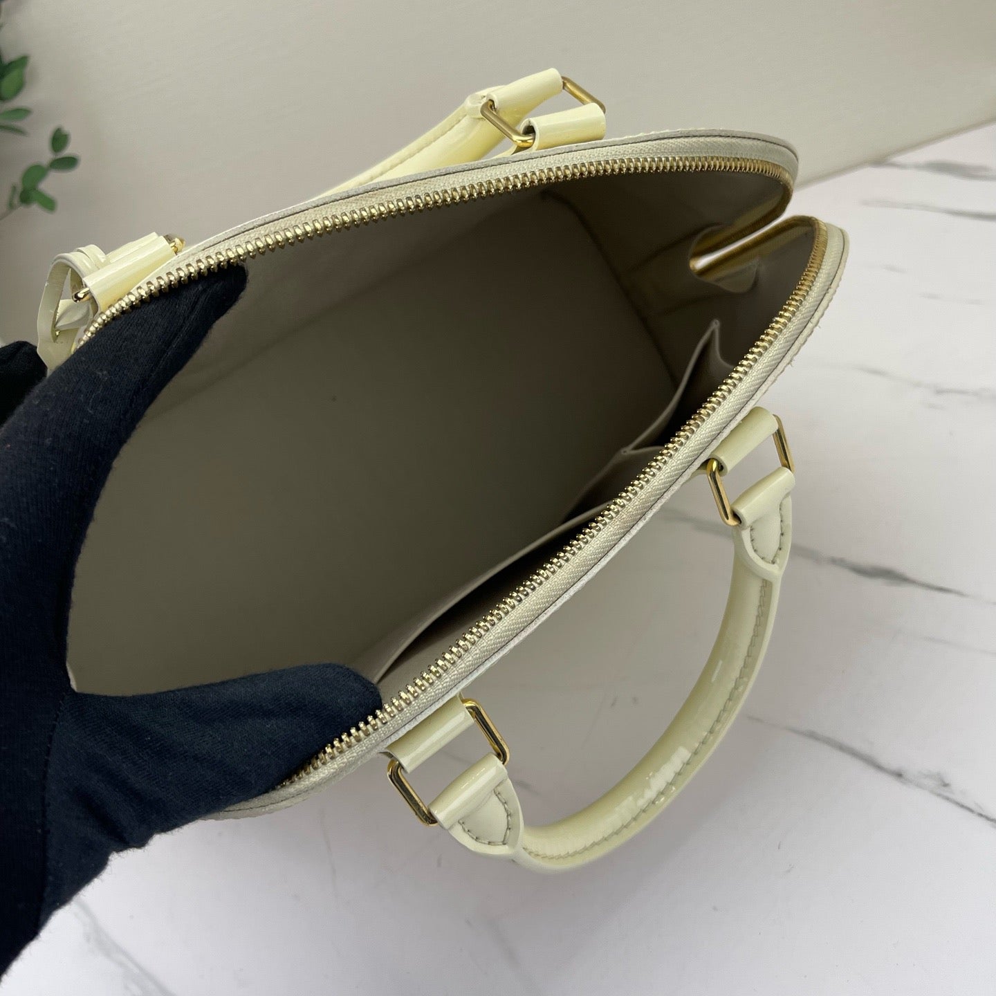 Louis Vuitton - Alma - Patent leather - White - (small)