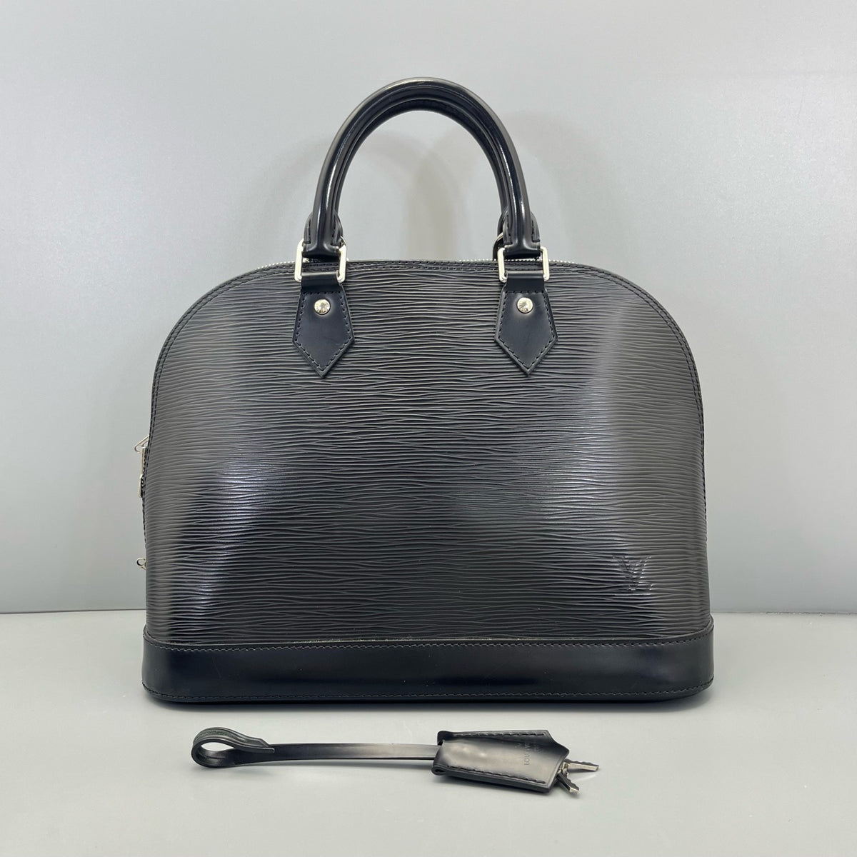 Louis Vuitton - Alma PM - Leather - Black - (medium)