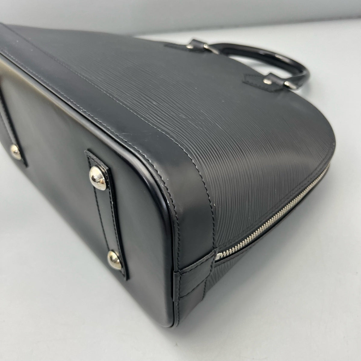 Louis Vuitton - Alma PM - Leather - Black - (medium)