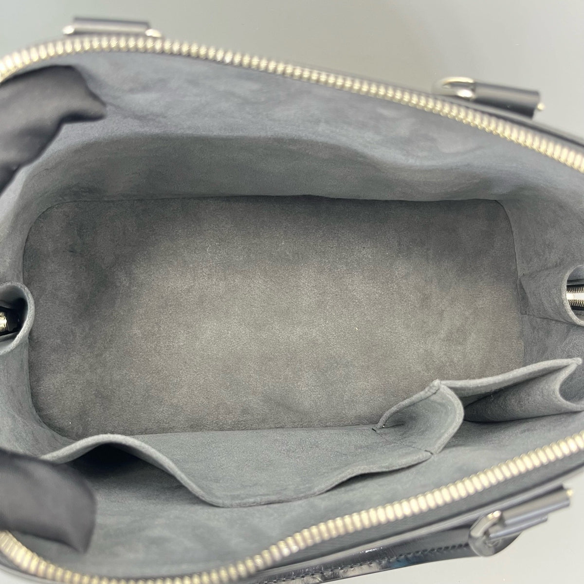 Louis Vuitton - Alma PM - Leather - Black - (medium)