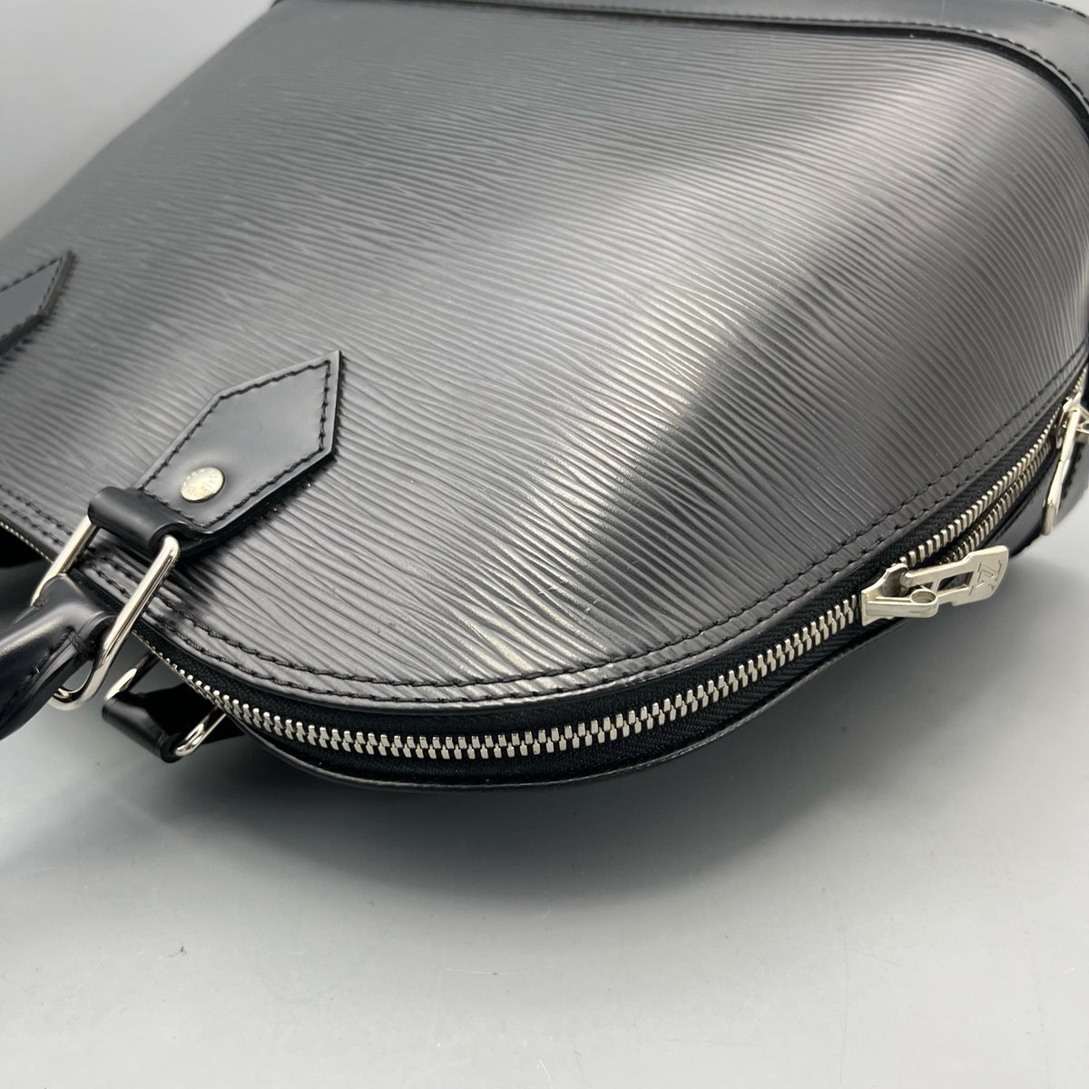 Louis Vuitton - Alma PM - Leather - Black - (medium)