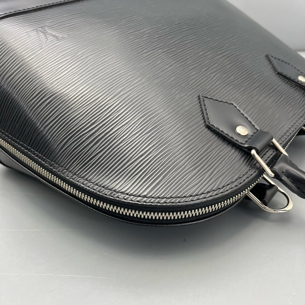 Louis Vuitton - Alma PM - Leather - Black - (medium)