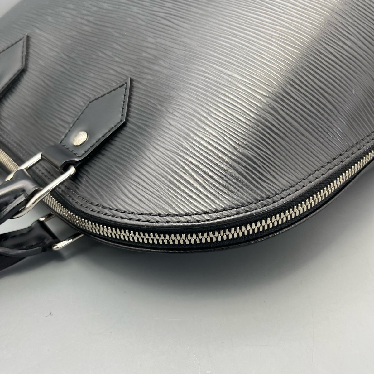 Louis Vuitton - Alma PM - Leather - Black - (medium)