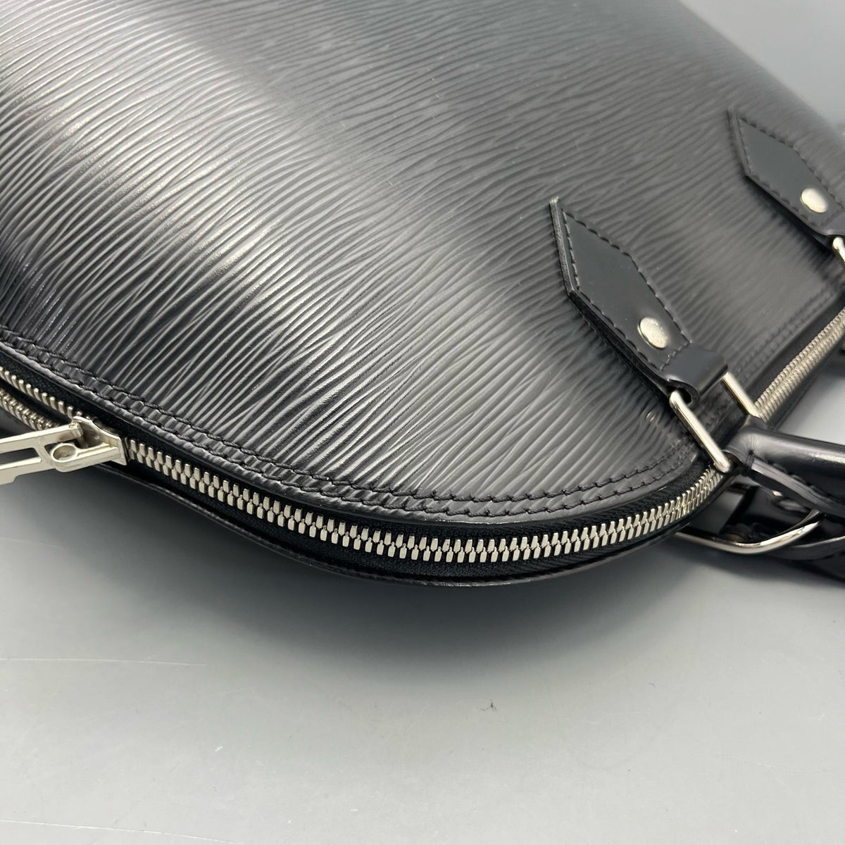 Louis Vuitton - Alma PM - Leather - Black - (medium)