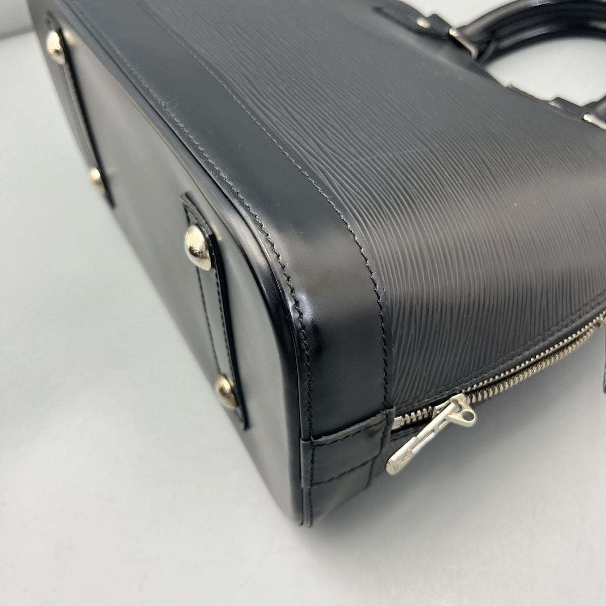 Louis Vuitton - Alma PM - Leather - Black - (medium)