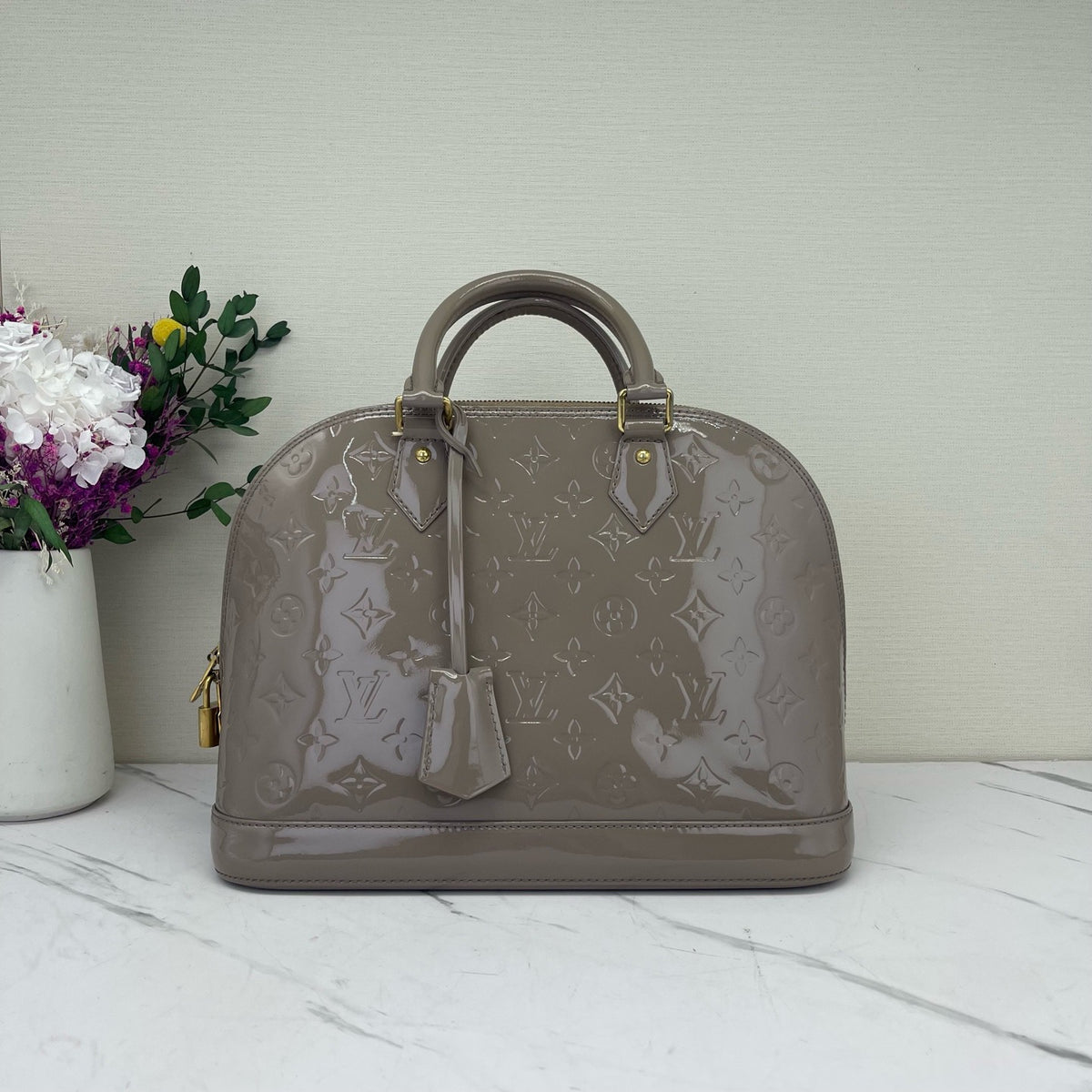 Louis Vuitton - Alma Small - Patent leather - Beige - (small)