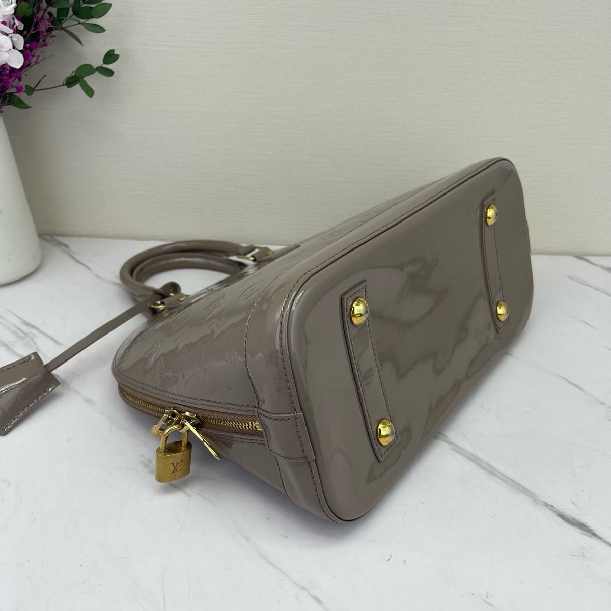 Louis Vuitton - Alma Small - Patent leather - Beige - (small)