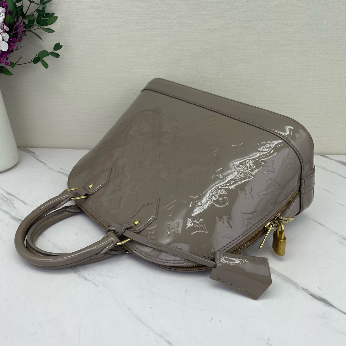 Louis Vuitton - Alma Small - Patent leather - Beige - (small)