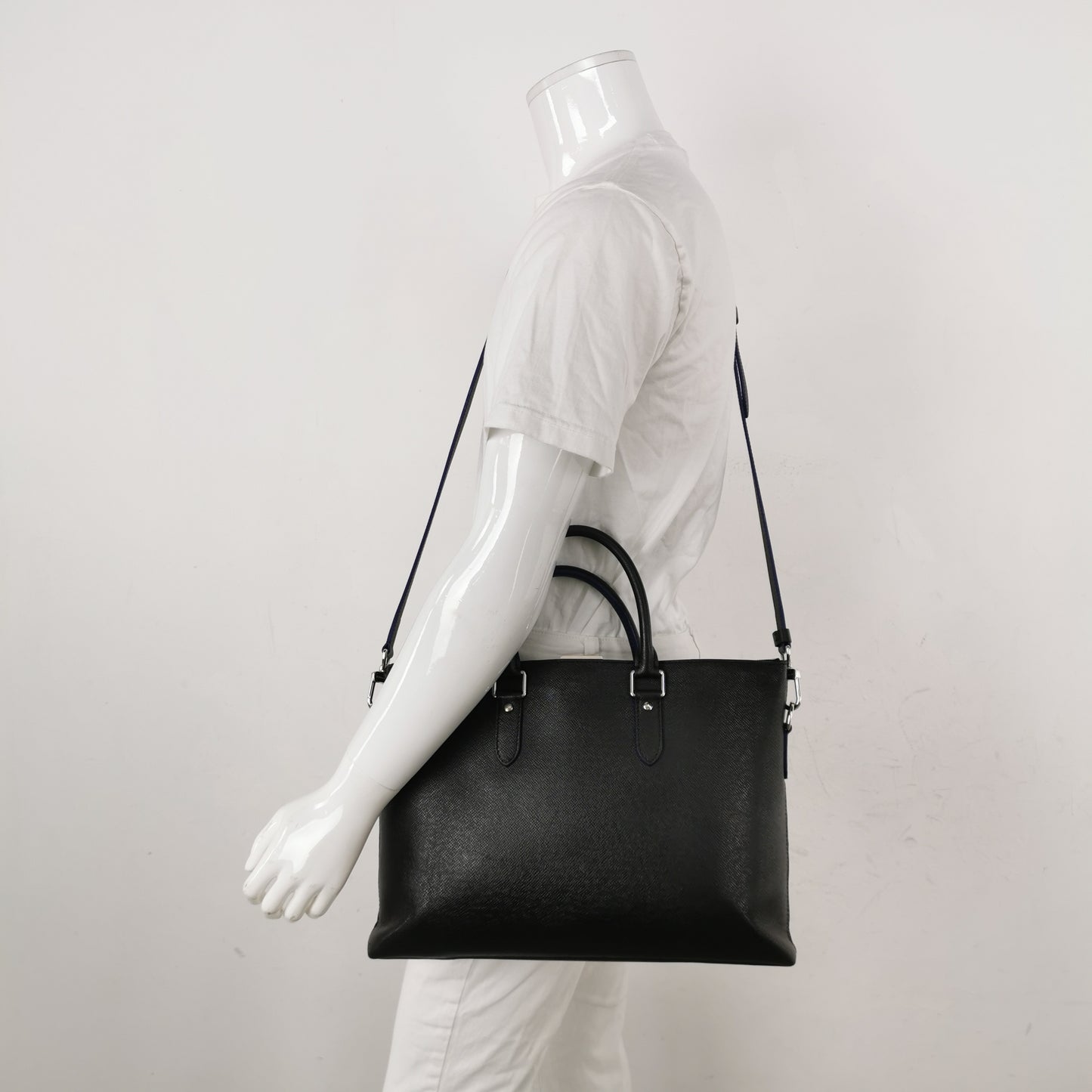 Louis Vuitton - Anton - Leather - Black - (large)